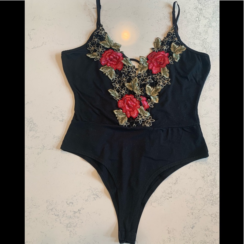 Black bodysuit M